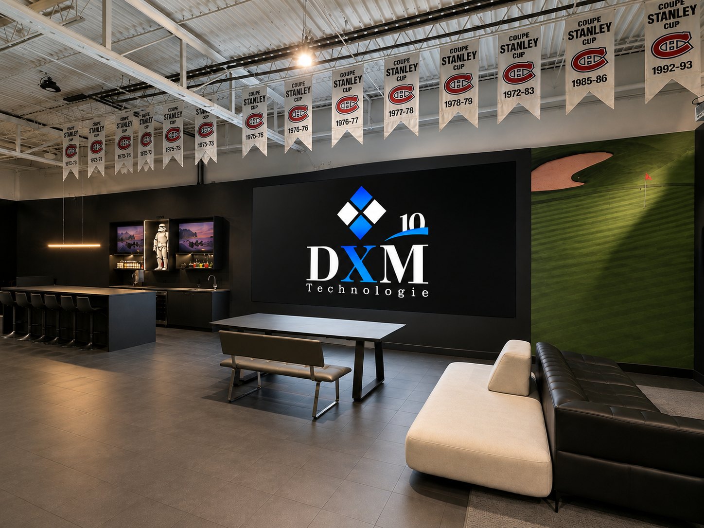 Le mur DEL du lounge, bannières de la Coupe Stanley au plafond, simulateur de golf et bar en arrière-plan